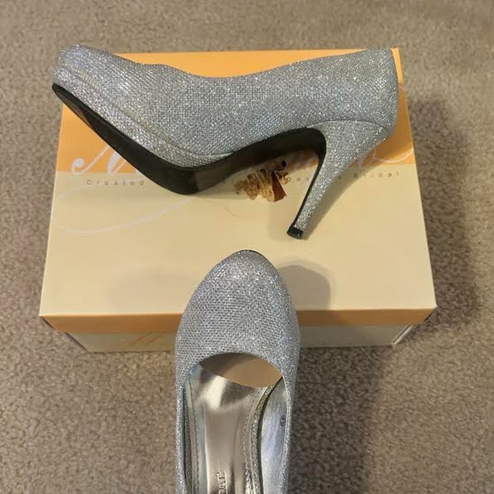 DAVID'S BRIDAL Michaelangelo Sz 6.5 Sparkly Silver 3.5" Heel Pump Slip On
